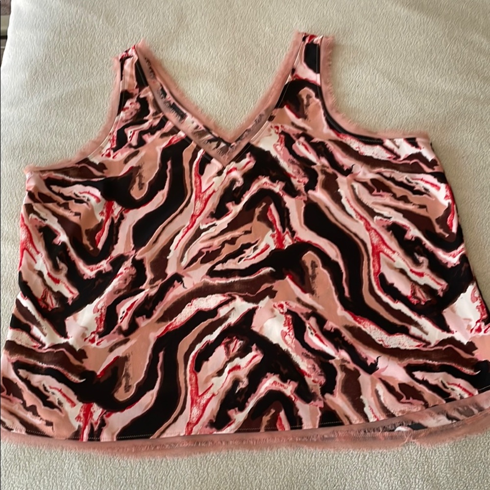 Halogen Raw Edge Tank Top Size XXL V-Neck Sleeveless Top Blouse
Animal Print